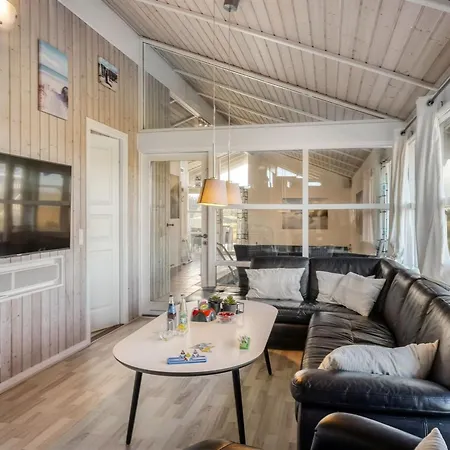 Dom wakacyjny Adrienne - 490m From The Sea By Interhome